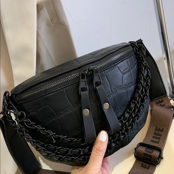 Crocodile Embossed Chain Decor Saddle Bag - Picture 5 of 5